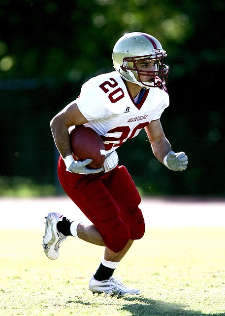 里弗斯：字母哥不会随队前往底特律，格林明天接受MRI检查